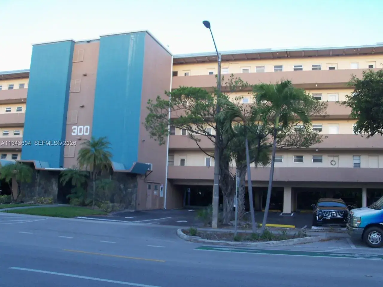 1 bedroom 1 bath Residential for sale at 300 NE 14th Ave # 206, Hallandale Beach FL 33009