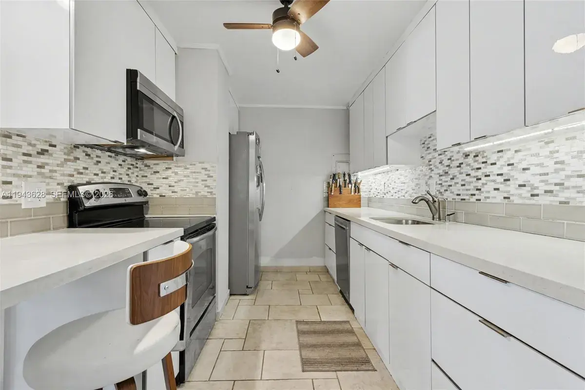 211 S Ocean Dr # 205, Hollywood FL 33019