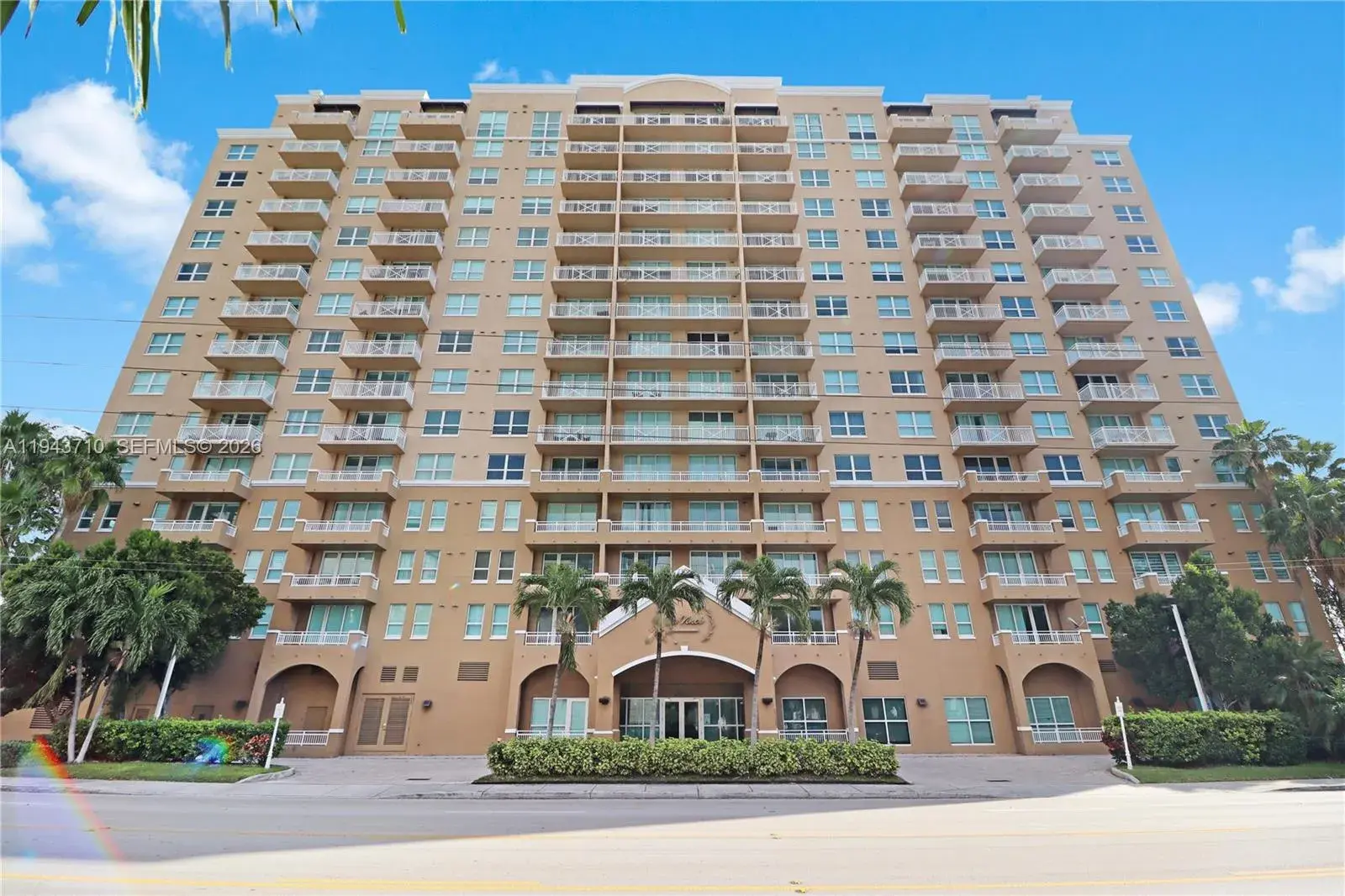 1 bedroom 1 bath Residential for sale at 2665 SW 37th Ave # 908, Miami FL 33133