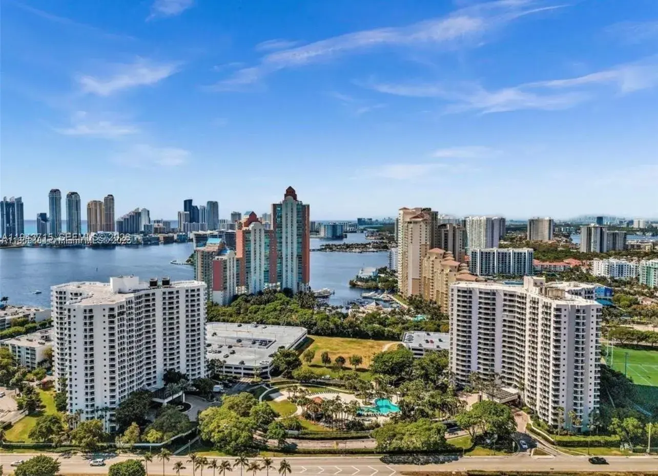 1 bedroom 2 bath Residential Lease for rent at 3300 NE 191st St, Aventura FL 33180