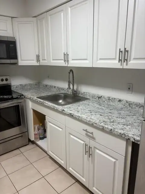 2 bedroom 1 bath Residential Lease for rent at 1961 Liberty St # 1, Hollywood FL 33020