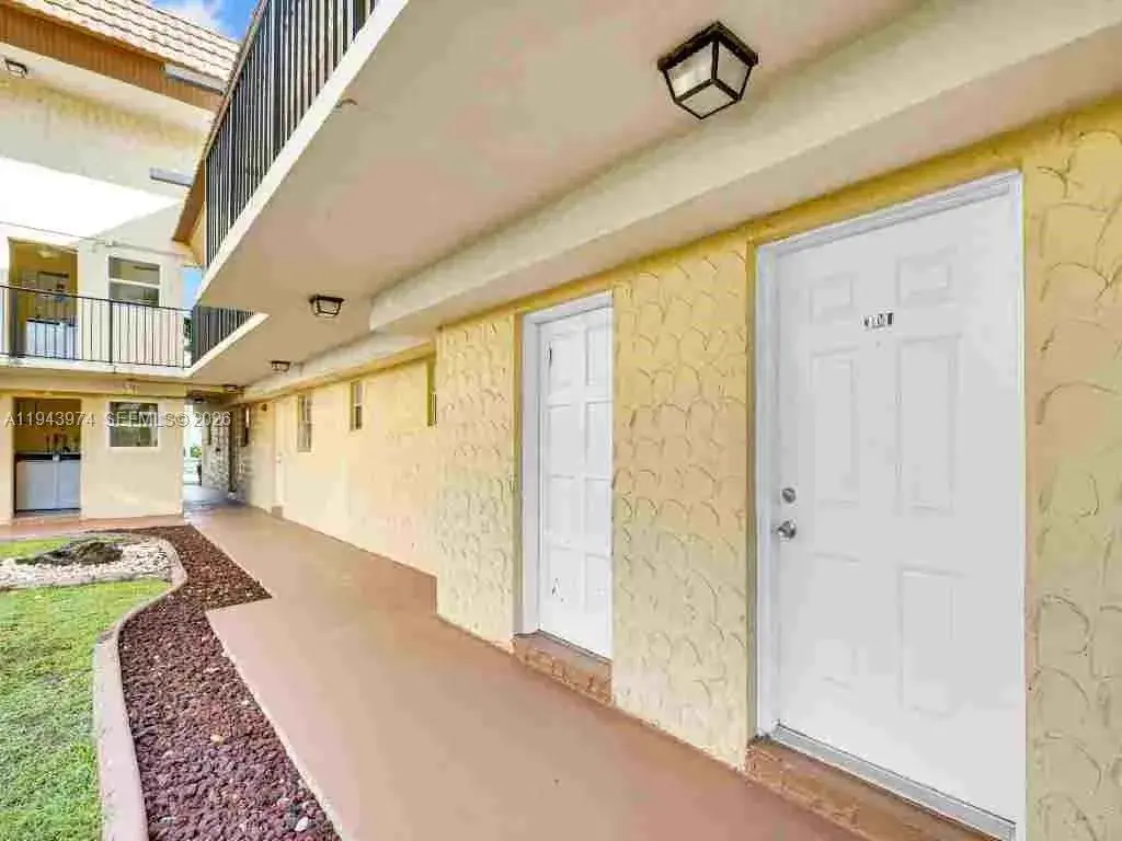 8600 SW 109th Ave # 101, Miami FL 33173