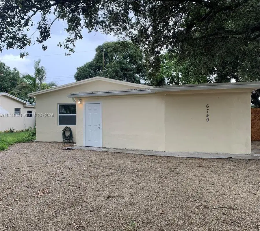 6740 Park St # 1, Hollywood FL 33024