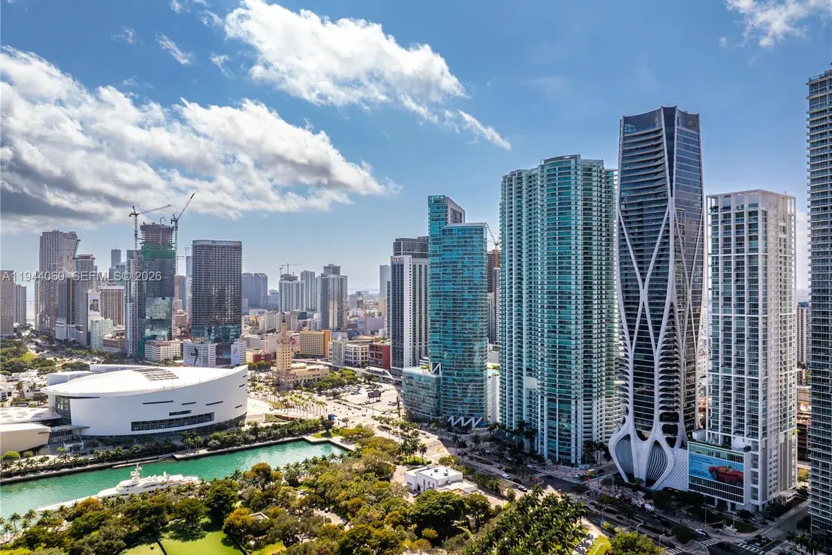 1000 Biscayne Blvd, Miami FL 33132