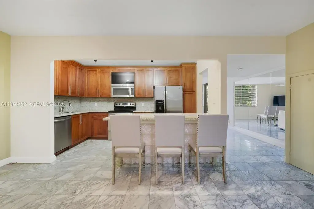 3350 NE 192nd St # B, Aventura FL 33180