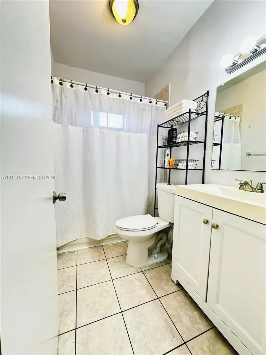 1821 NW 33rd  St, Miami FL 33142