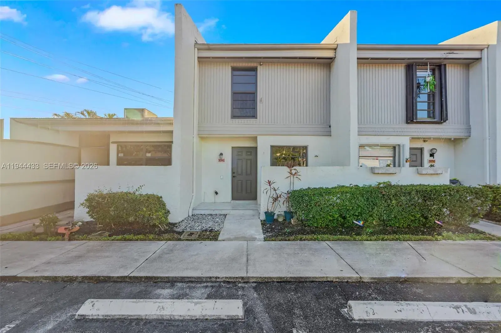 2 bedroom 2 bath Residential for sale at 9740 NW 10th St # 82, Pembroke Pines FL 33024