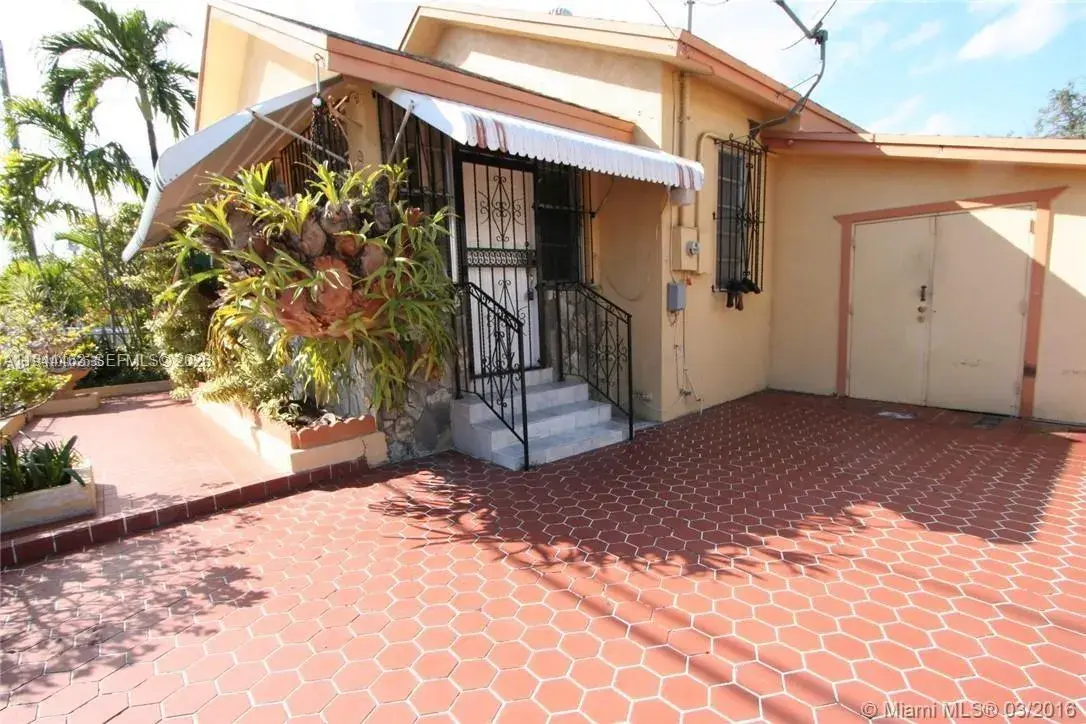 1119 SW 9th St, Miami FL 33130