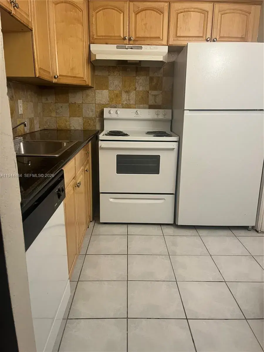2775 Taft St # 305, Hollywood FL 33020