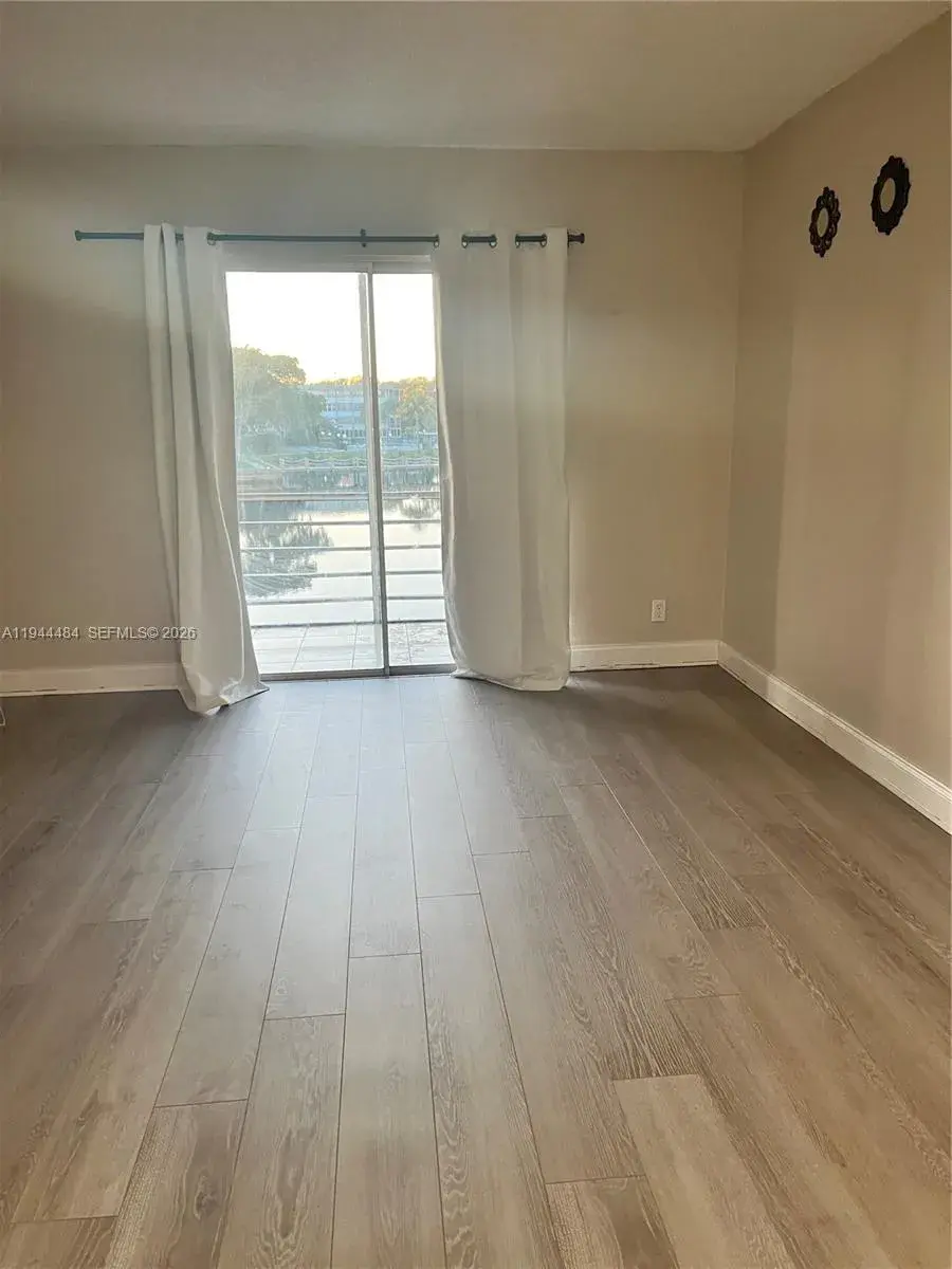 2775 Taft St # 305, Hollywood FL 33020