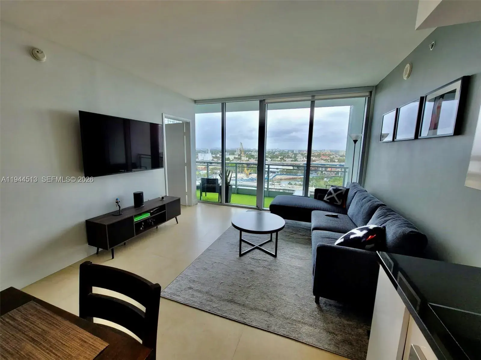 92 SW 3rd St # 1808, Miami FL 33130