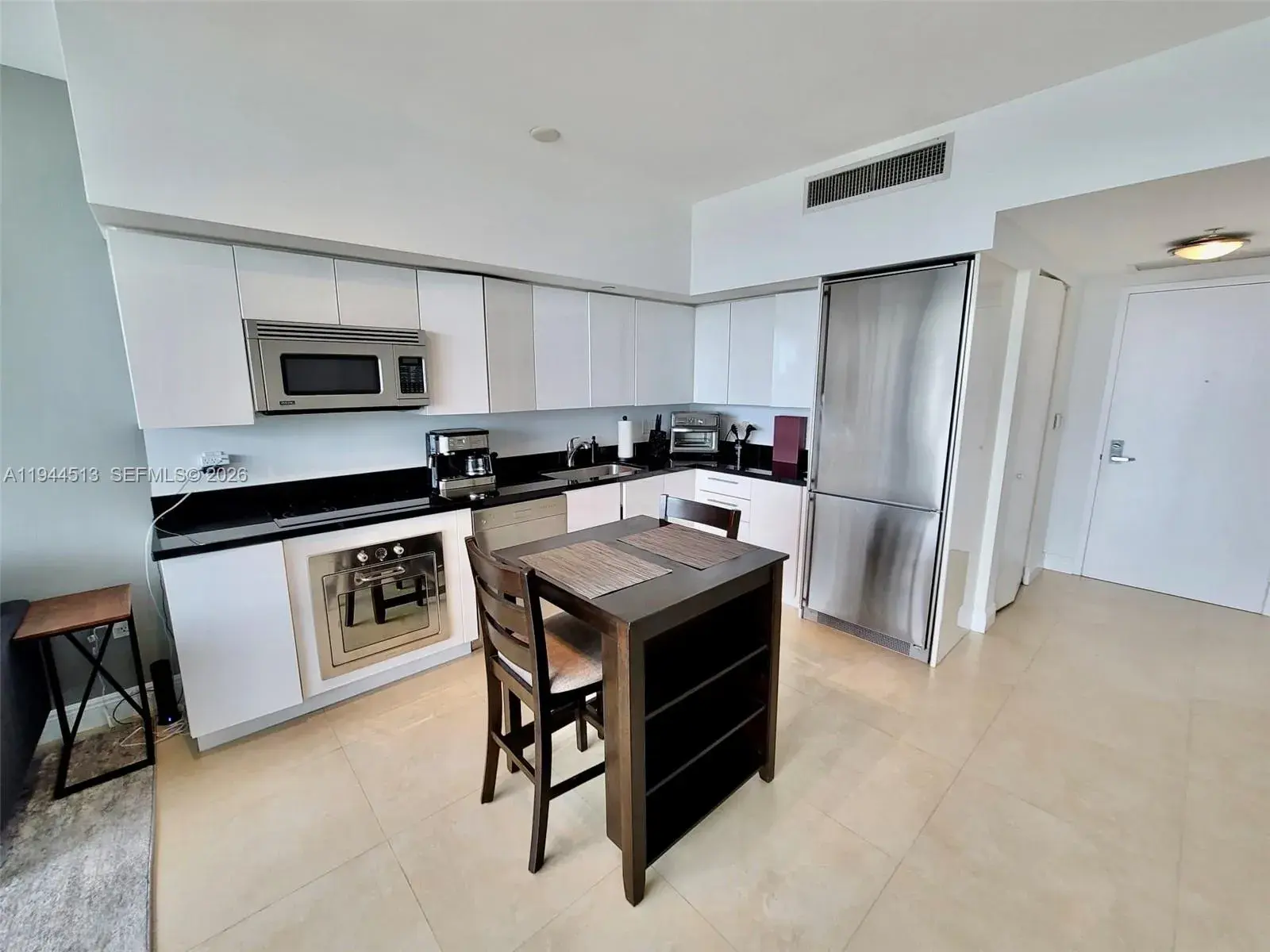 92 SW 3rd St # 1808, Miami FL 33130