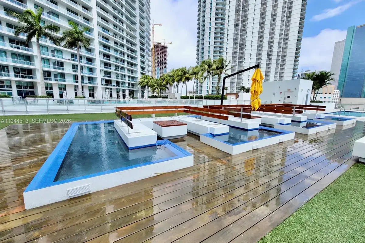 92 SW 3rd St # 1808, Miami FL 33130