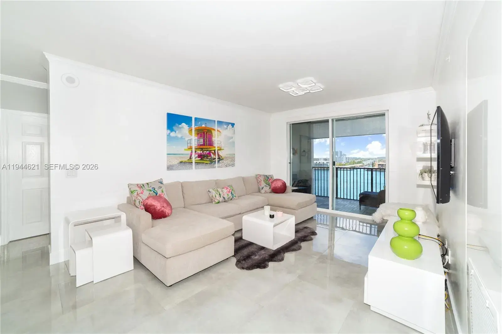 2 bedroom 2 bath for sale at 17150 N Bay # 2905, Sunny Isles Beach FL 33160