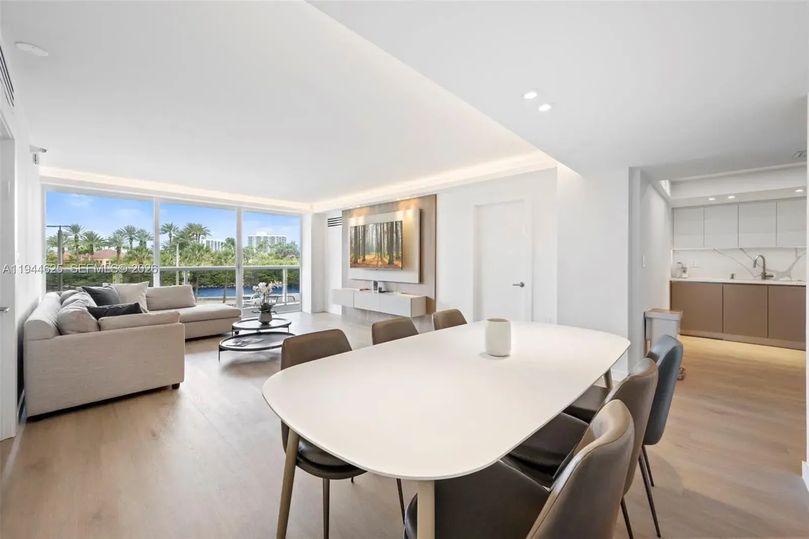 2 bedroom 2 bath Residential for sale at 20505 E Country Club Dr # 231, Aventura FL 33180