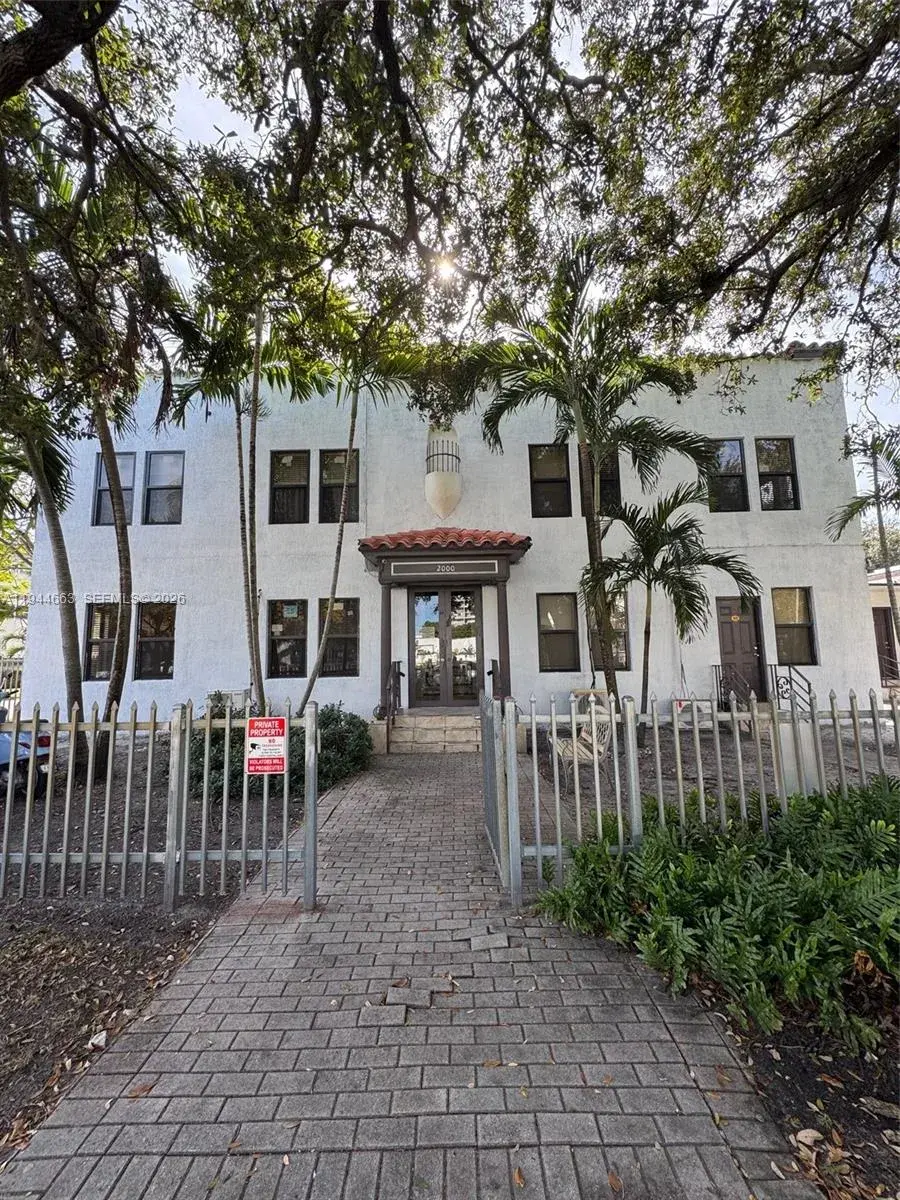 2 bedroom 1 bath Residential Lease for rent at 2000 Monroe St # 11, Hollywood FL 33020