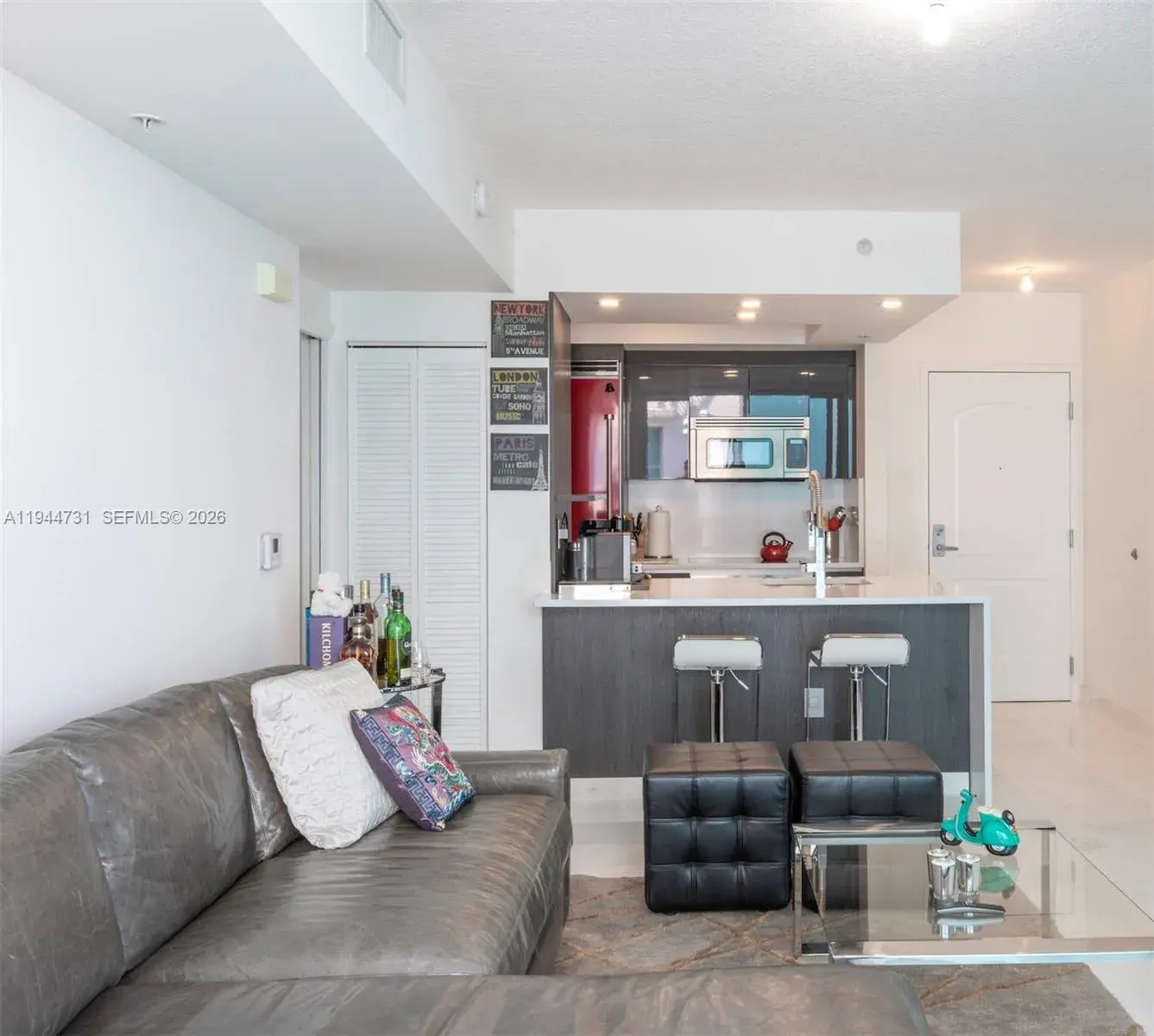 1 bedroom 1 bath Residential for sale at 110 Washington Ave # 1722, Miami Beach FL 33139