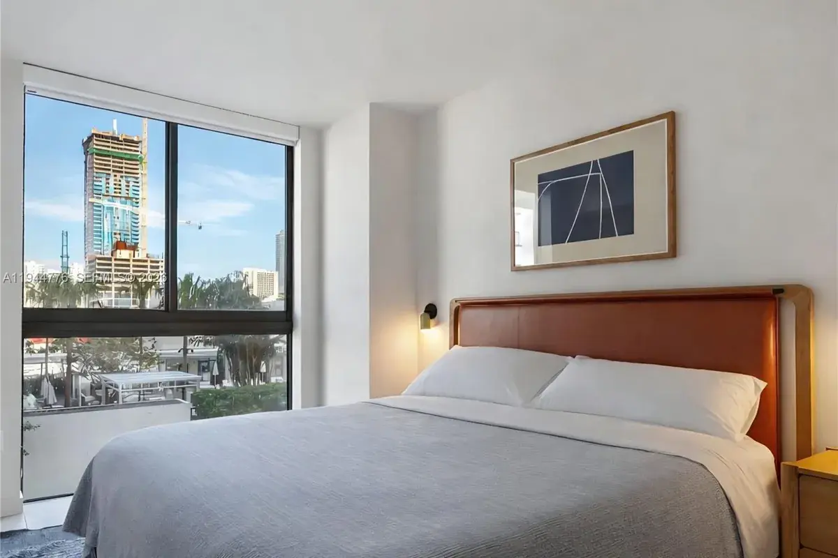 11 NE 6th # 1210, Miami FL 33132