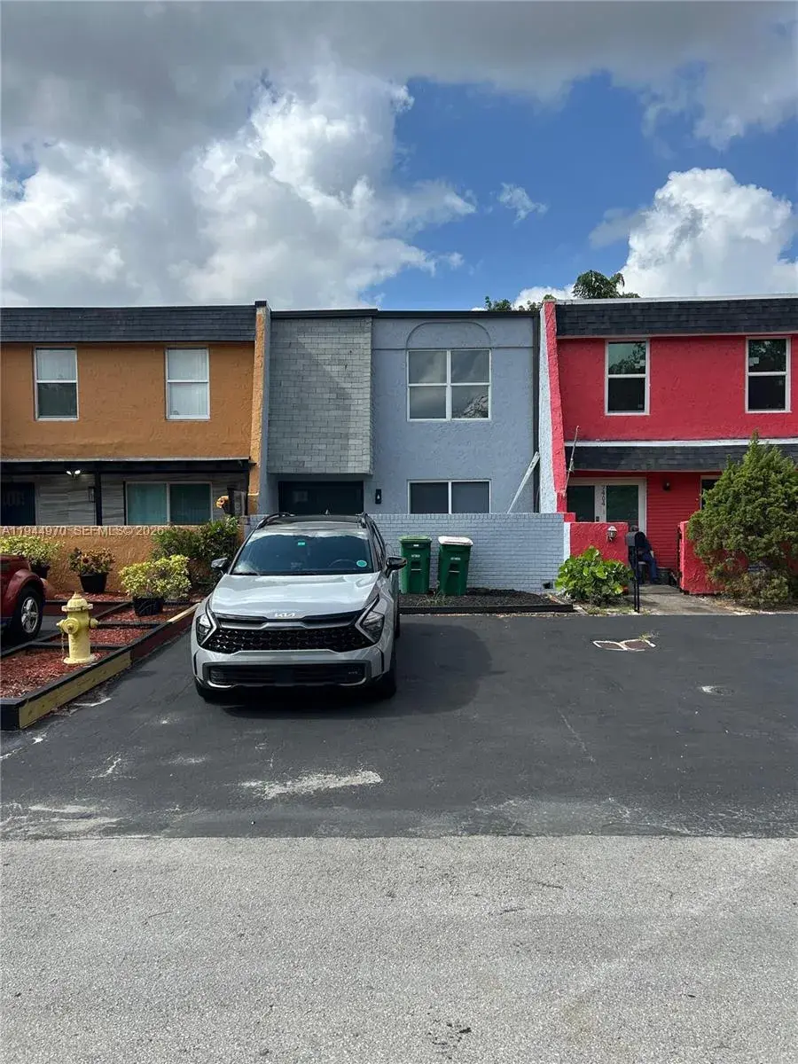 2 bedroom 2 bath Residential for sale at 7402 NW 75th St, Tamarac FL 33321