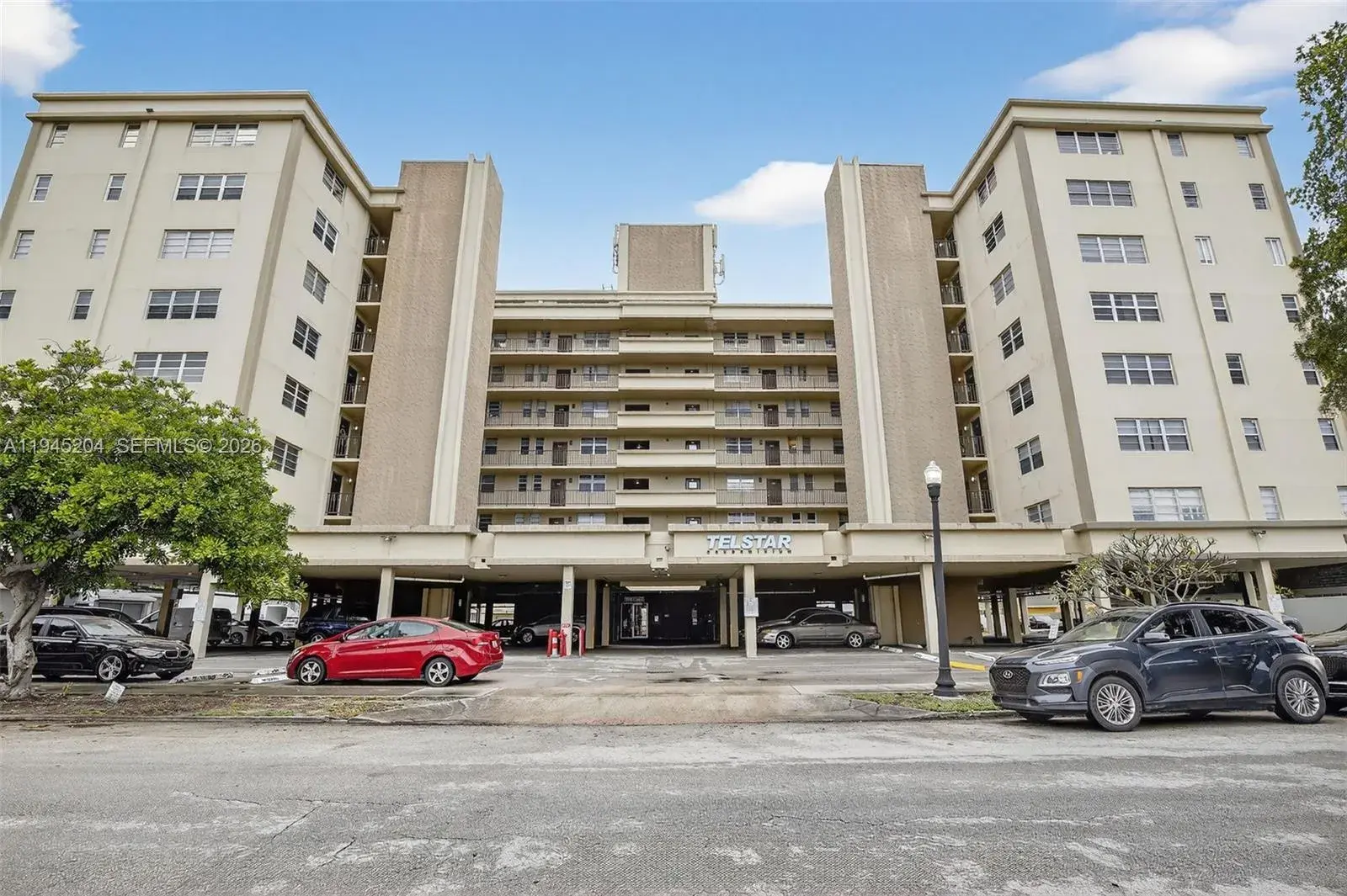 2 bedroom 1 bath Residential for sale at 1811 Jefferson St # 808, Hollywood FL 33020