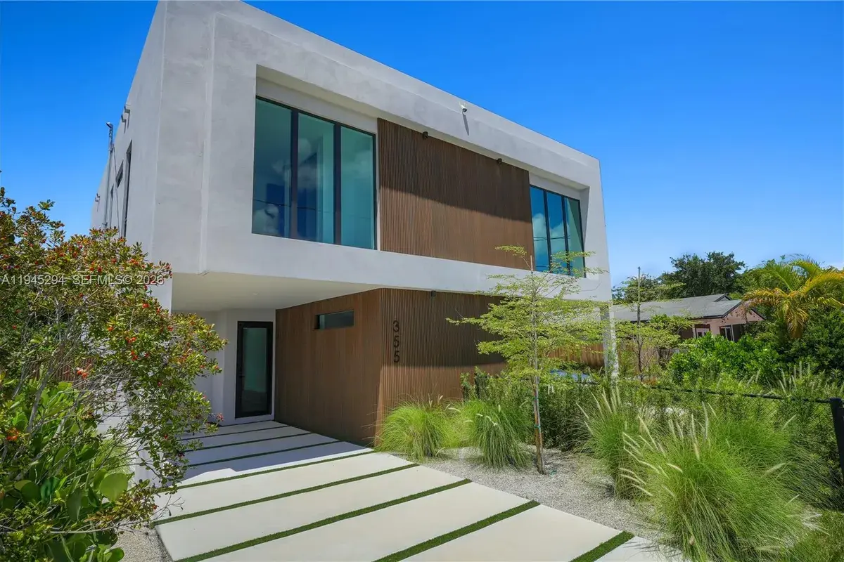 355 NW 50th St, Miami FL 33127