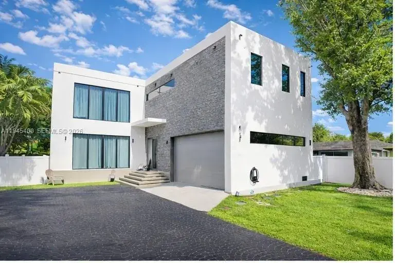 6 bedroom 7 bath Residential for sale at 4031 SW 54th Ct, Dania Beach FL 33314