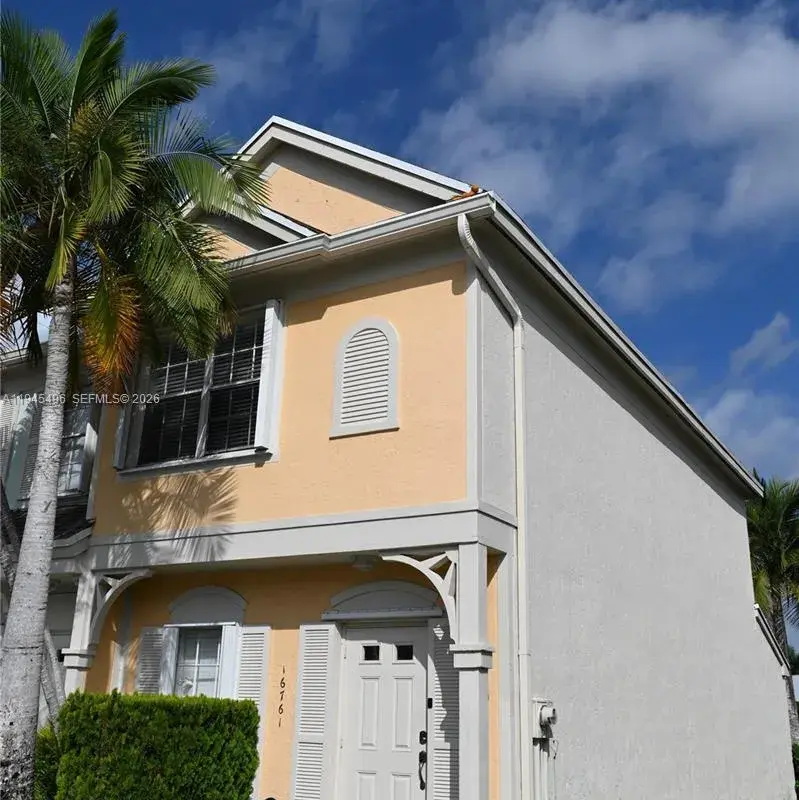 16761 Hemingway Dr, Weston FL 33326