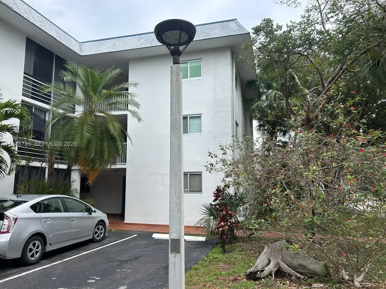 2 bedroom 2 bath for rent at 251 Galen Dr # 116E, Key Biscayne FL 33149