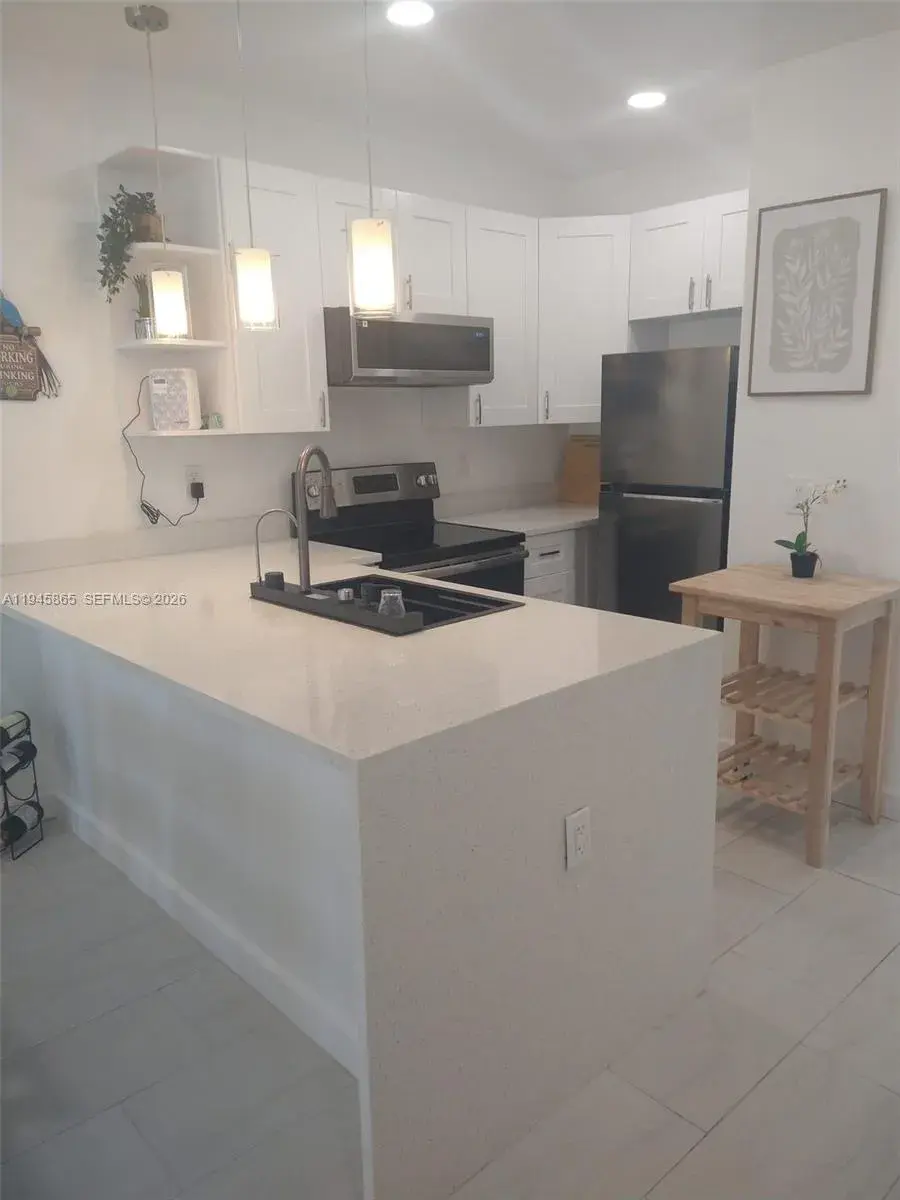 600 Layne Blvd # 122, Hallandale Beach FL 33009