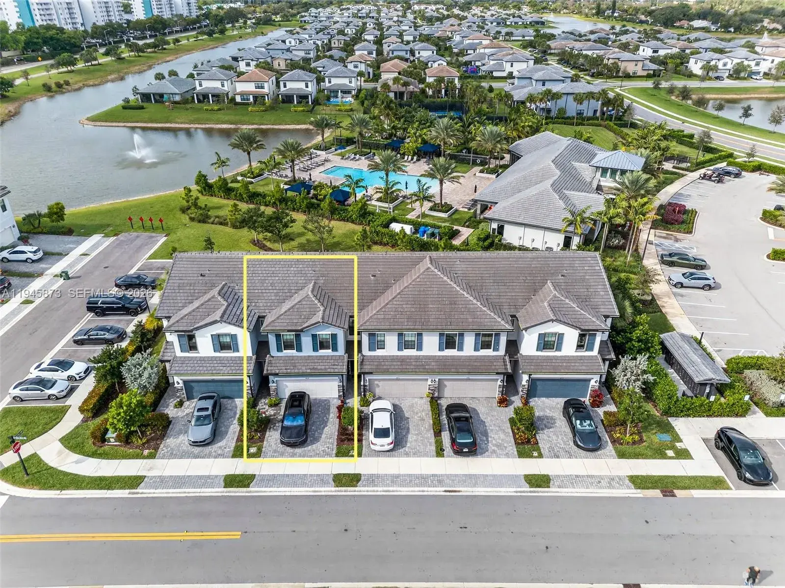 3 bedroom 2 bath Residential for sale at 4409 W Appleton Cir W, Oakland Park FL 33309