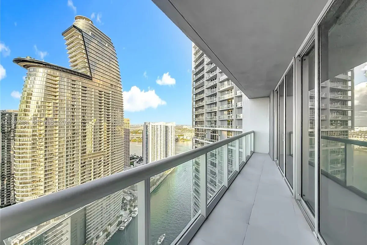 475 Brickell Ave # 4215, Miami FL 33131