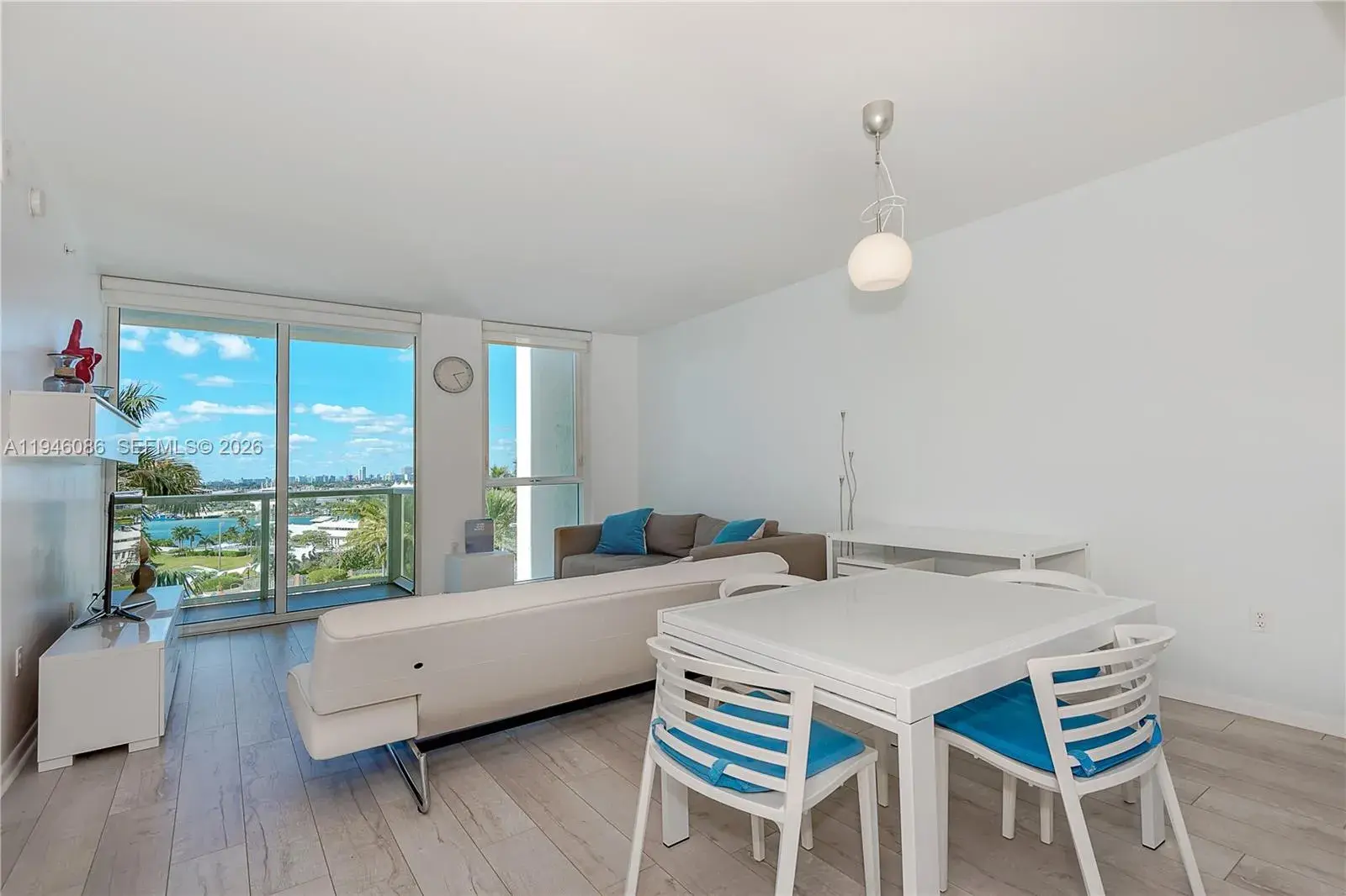1 bedroom 1 bath Residential Lease for rent at 253 NE 2nd St # 907, Miami FL 33132