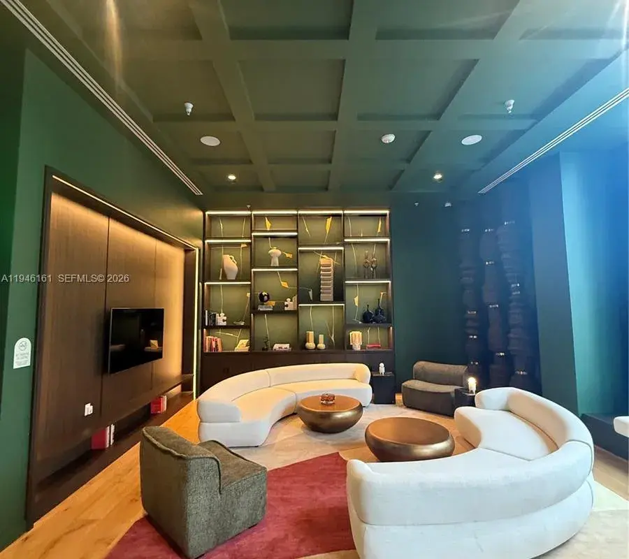 11 NE 6th # 706, Miami FL 33132