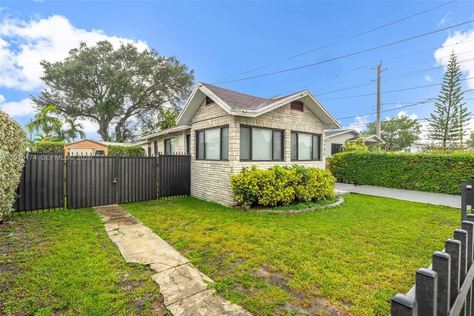 5790 SW 5th St, Miami FL 33144 photo 3