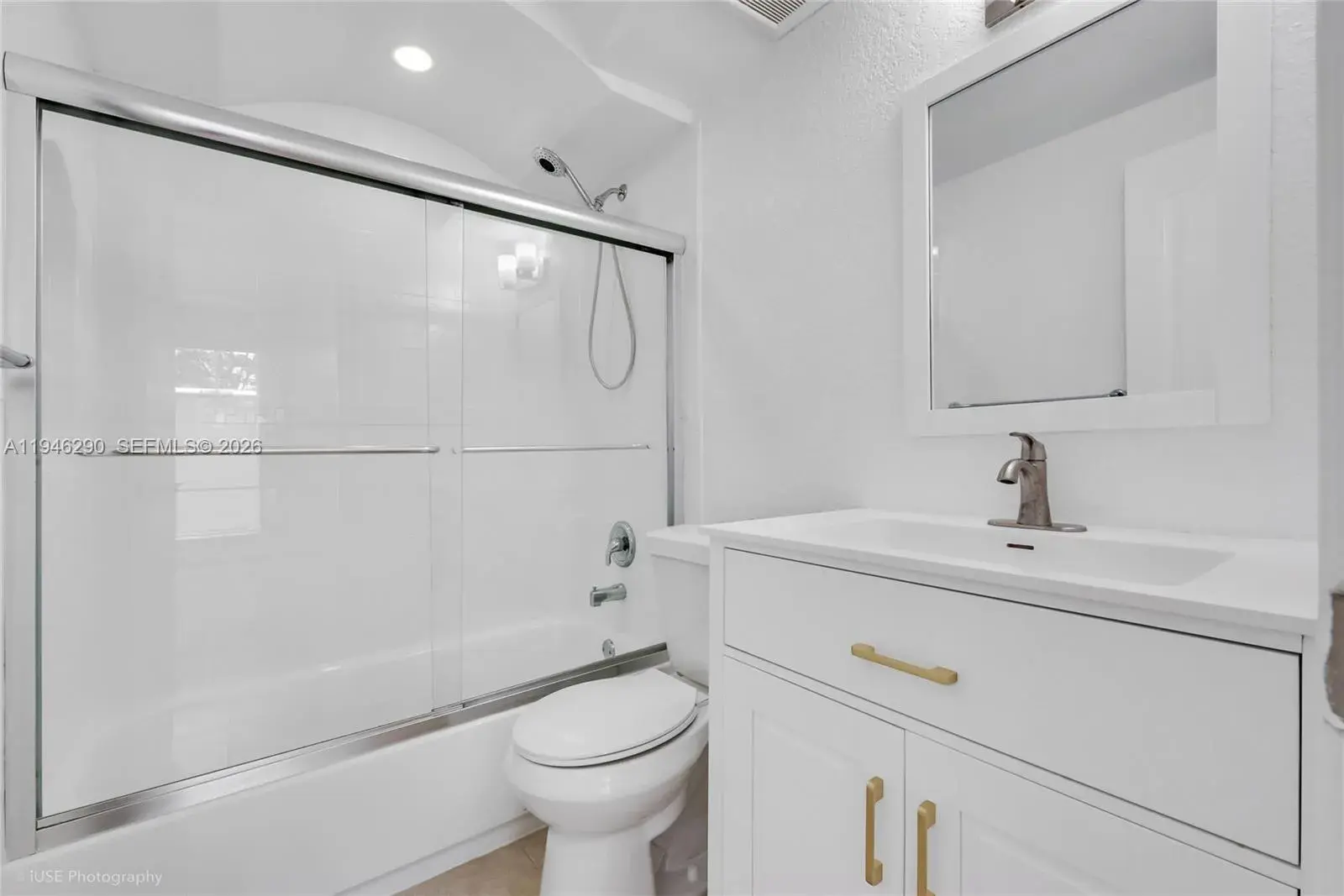 2 bedroom 2 bath Residential Lease for rent at 3245 Virginia St # 43, Miami FL 33133