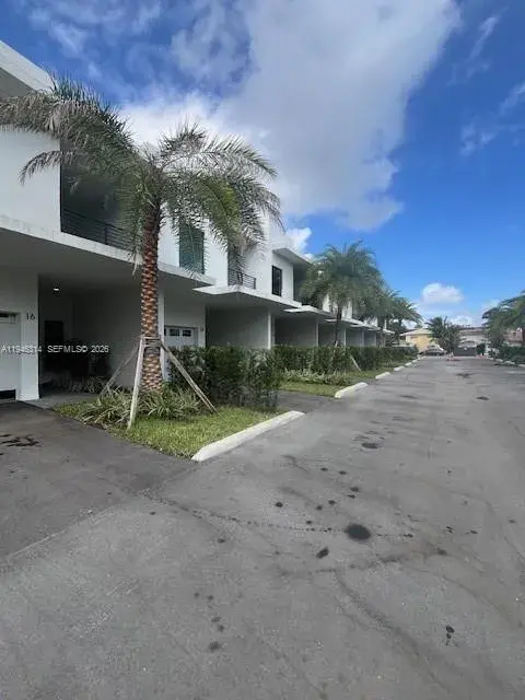 3 bedroom 2 bath Residential for sale at 2526 Pierce Street # 10, Hollywood FL 33020