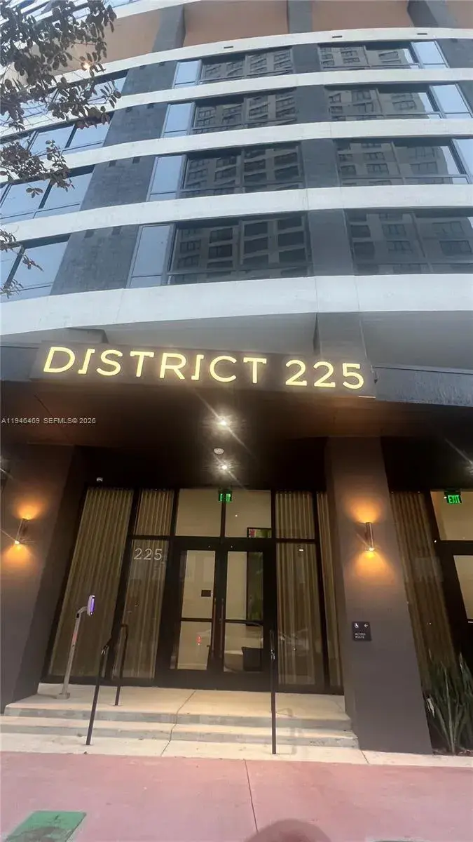225 N Miami Ave # 905, Miami FL 33128
