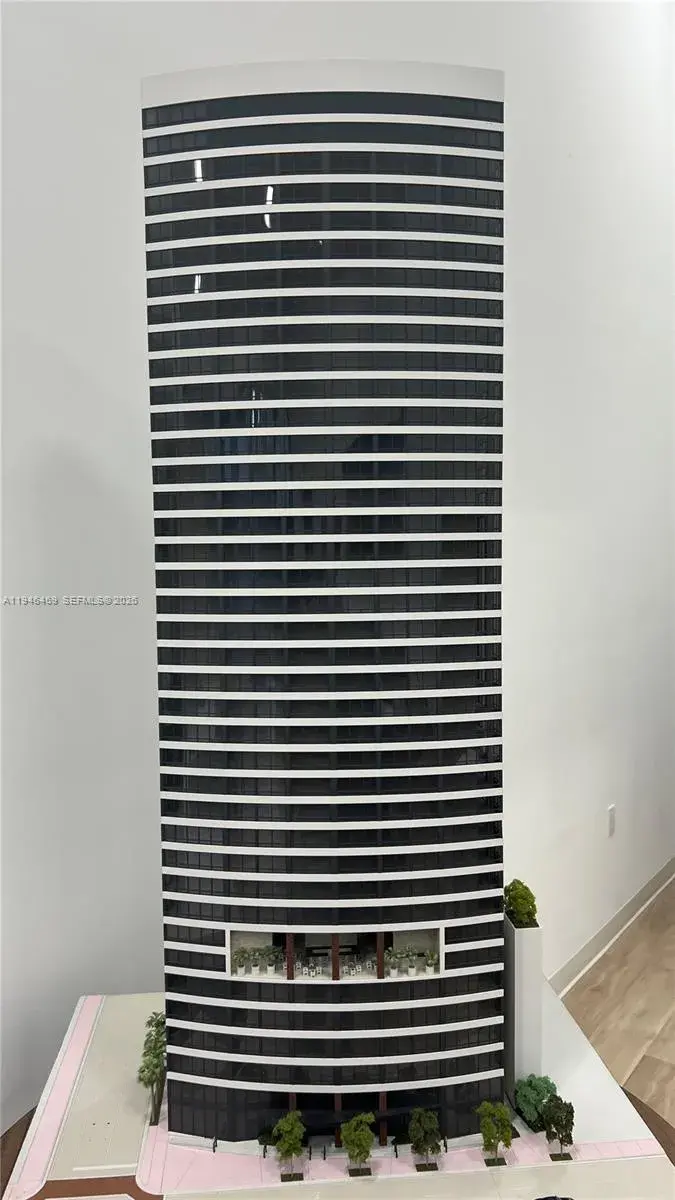 225 N Miami Ave # 905, Miami FL 33128