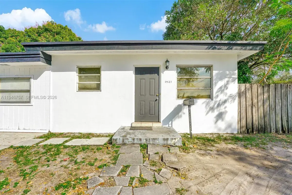 2546 Coolidge St, Hollywood FL 33020