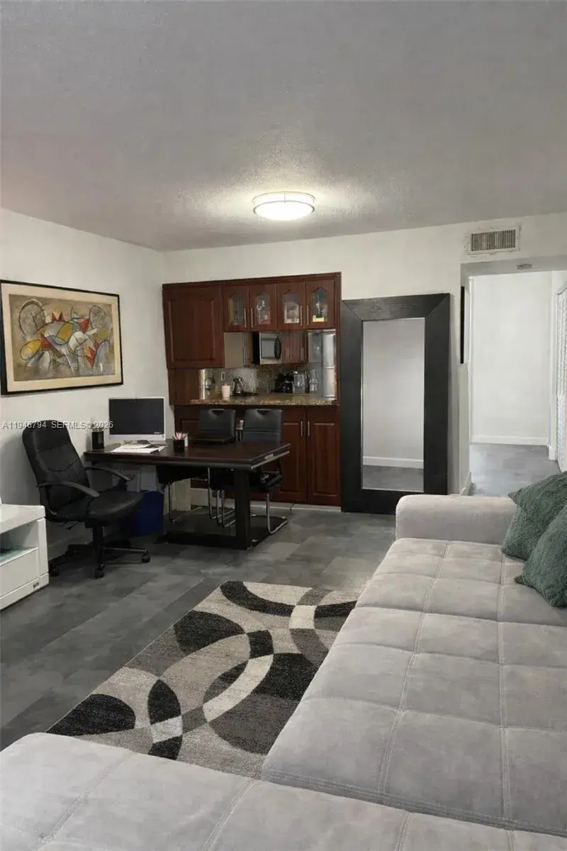2190 W 60th St # 21201, Hialeah FL 33016