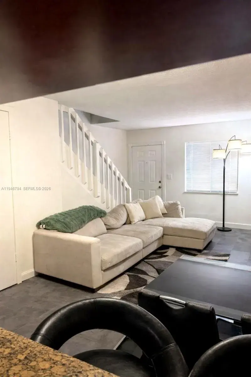 2190 W 60th St # 21201, Hialeah FL 33016