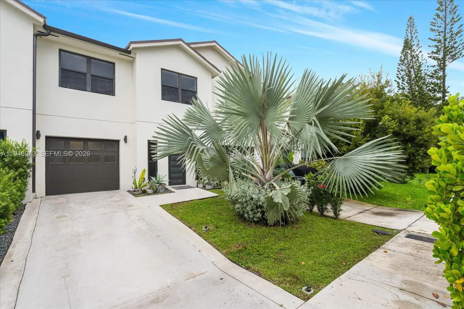 3 bedroom 2 bath Residential for sale at 806 SW 29th St # 806, Fort Lauderdale FL 33315