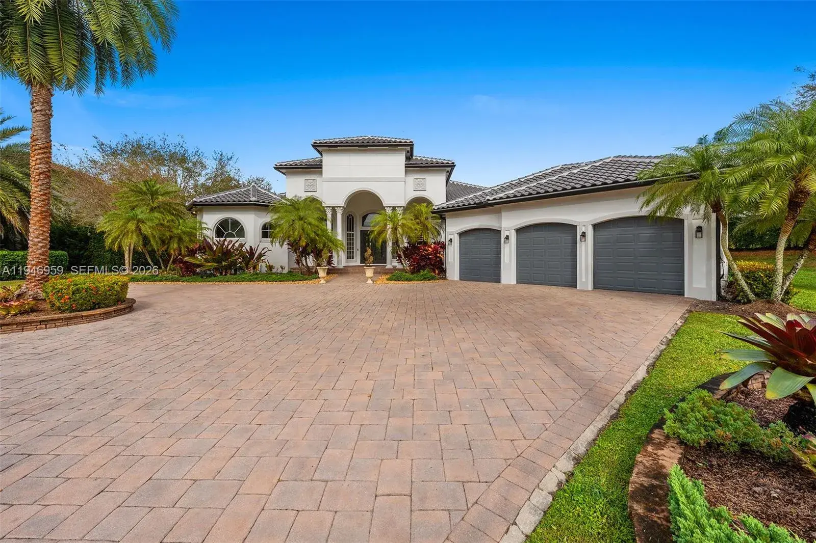 4 bedroom 4 bath Residential for sale at 12401 N Stonebrook Cir, Davie FL 33330