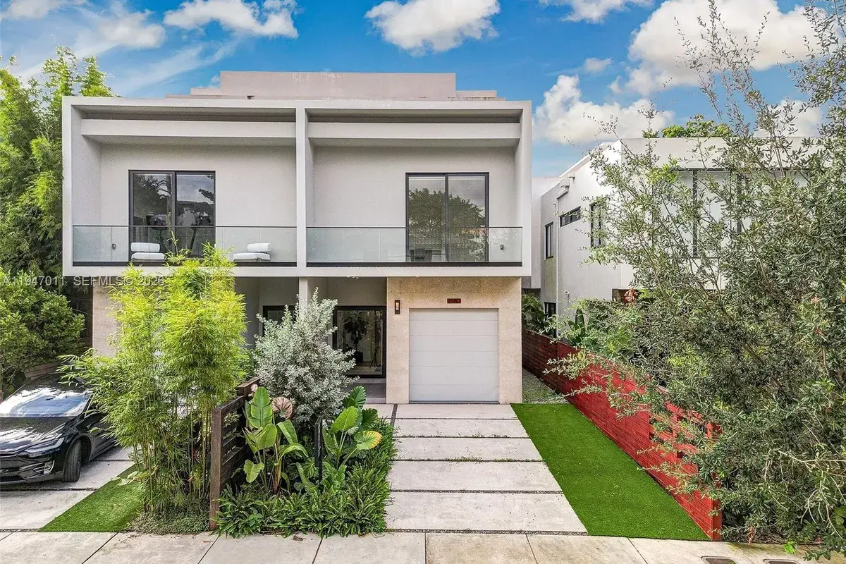 2980 Coconut Ave, Miami FL 33133