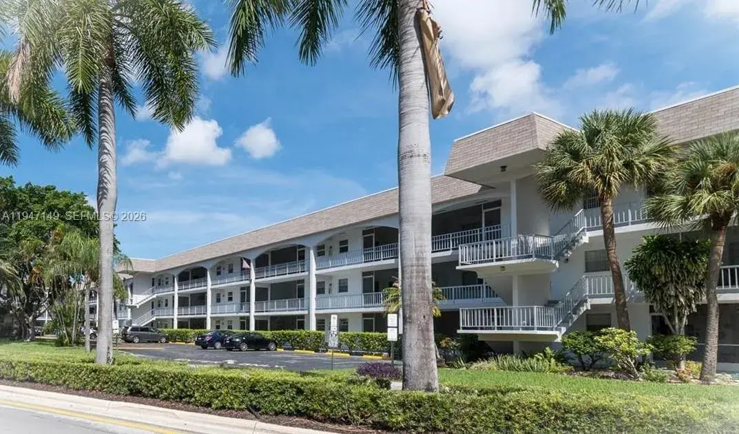 581 Blue Heron Dr # B, Hallandale Beach FL 33009