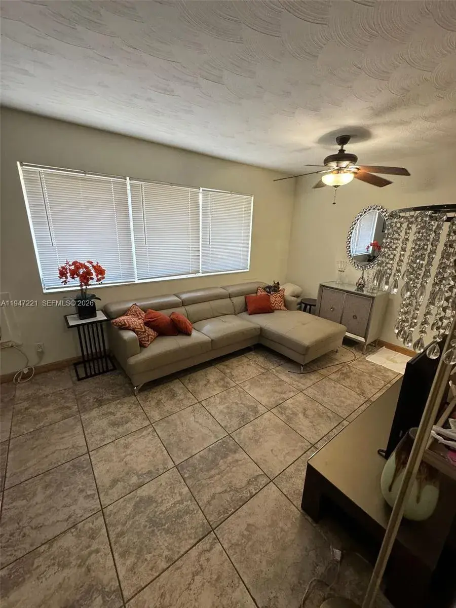 1026 NE 9th Ave, Fort Lauderdale FL 33304
