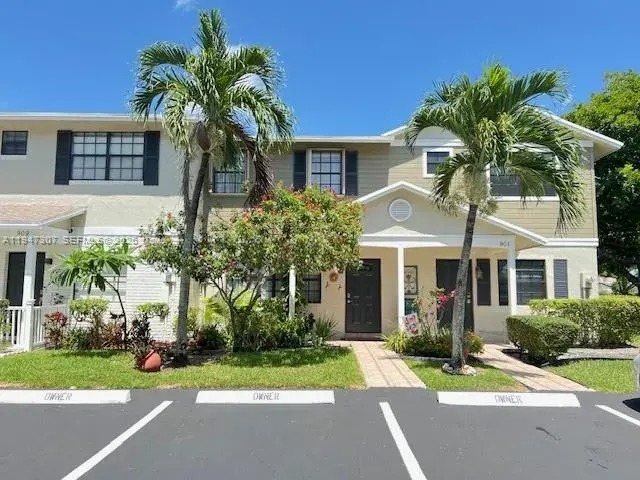 2 bedroom 2 bath Residential for sale at 905 NW 107th Ave, Pembroke Pines FL 33026