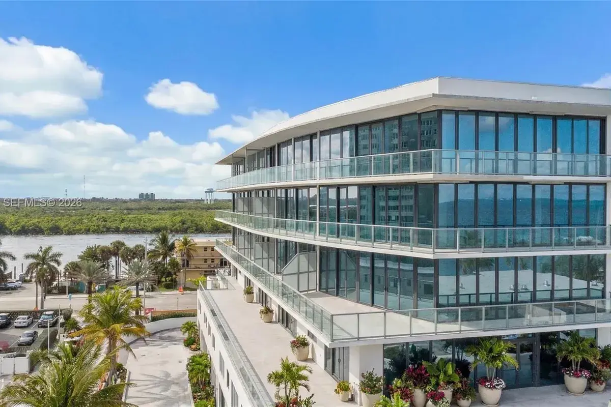 3319 N Ocean Drive, Hollywood FL 33019