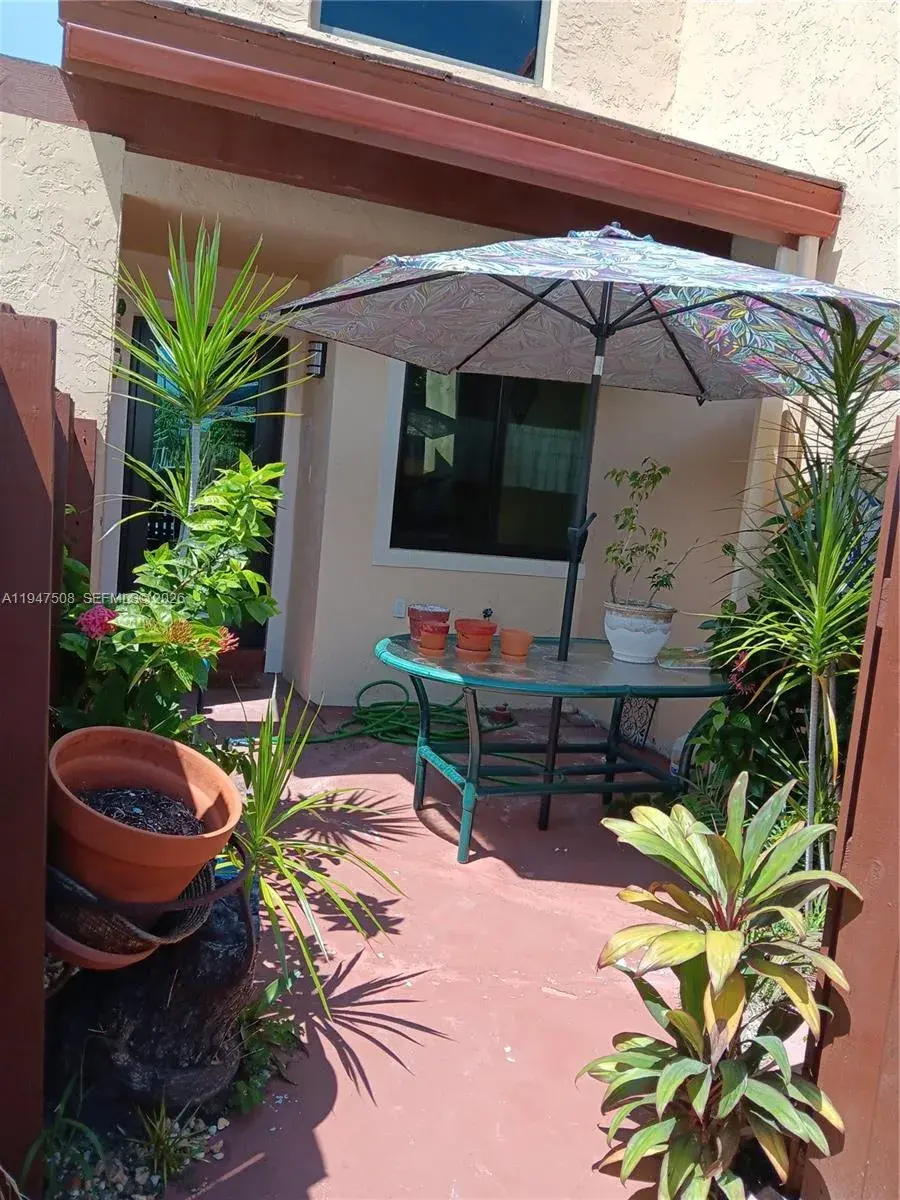 2 bedroom 2 bath Residential for sale at 271 W Park Dr # 7, Miami FL 33172