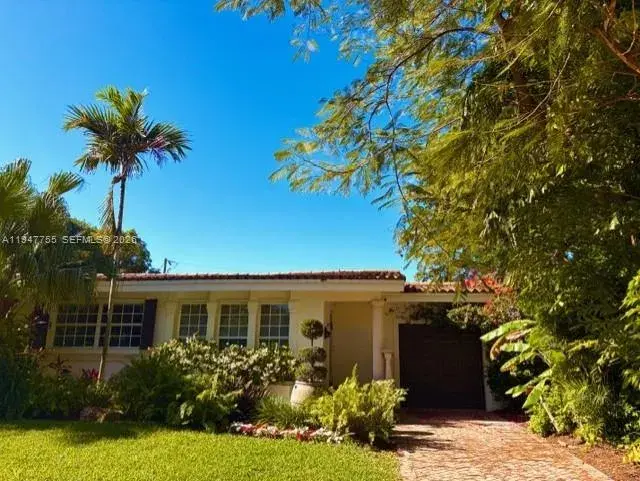 3 bedroom 2 bath for sale at 300 Manor Pl, Coral Gables FL 33133